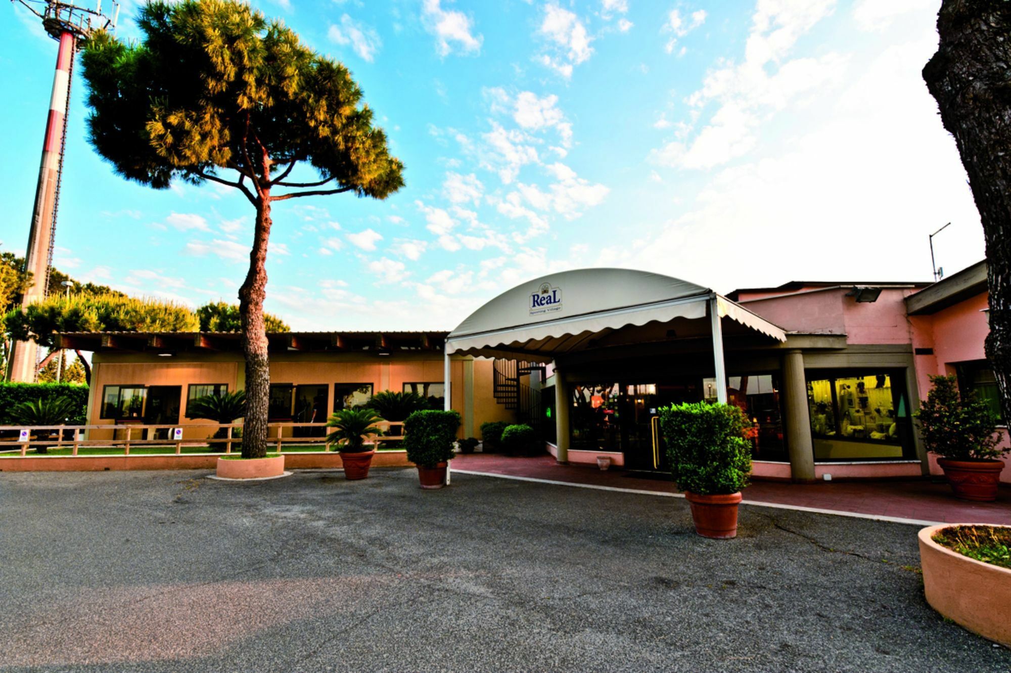 فندق فندق ريال فيليدج روما المظهر الخارجي الصورة